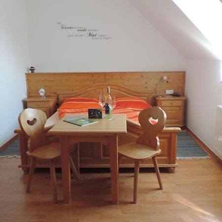 Weingut Gaestezimmer Gruber Ehrenhausen Exterior foto