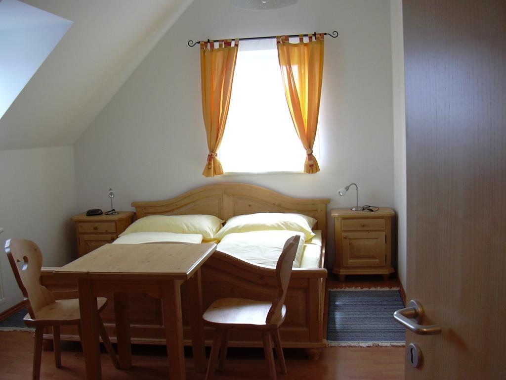 Weingut Gaestezimmer Gruber Ehrenhausen Quarto foto