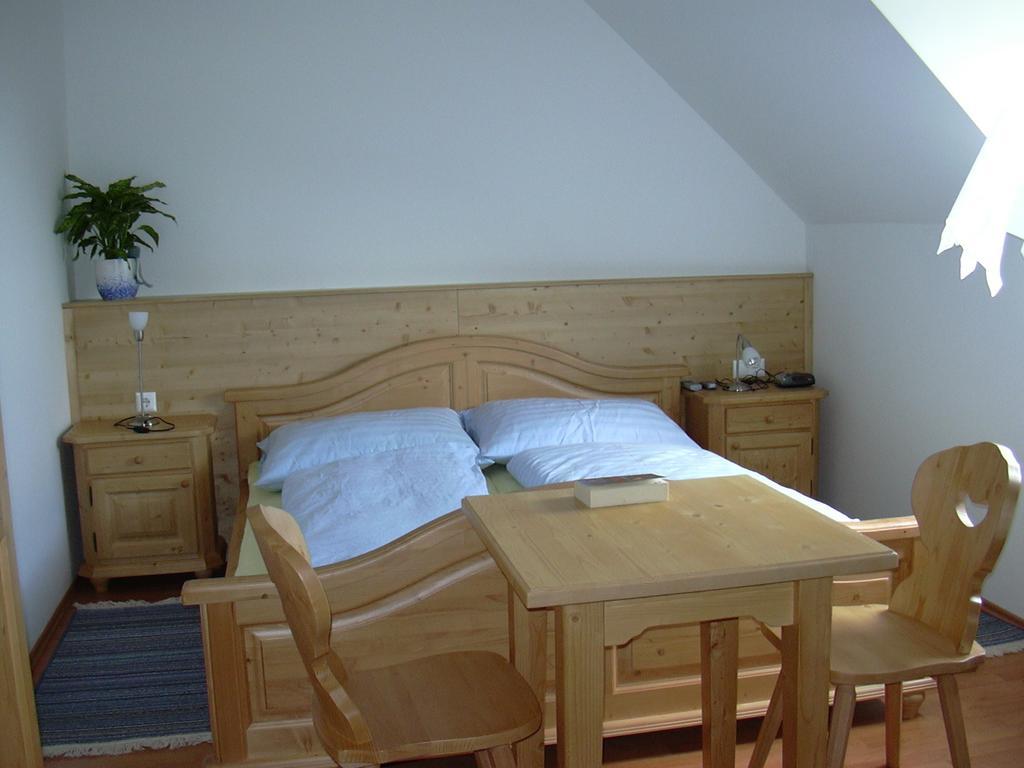 Weingut Gaestezimmer Gruber Ehrenhausen Quarto foto